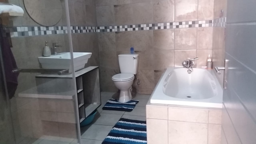 4 Bedroom Property for Sale in Bluewater Bay Eastern Cape